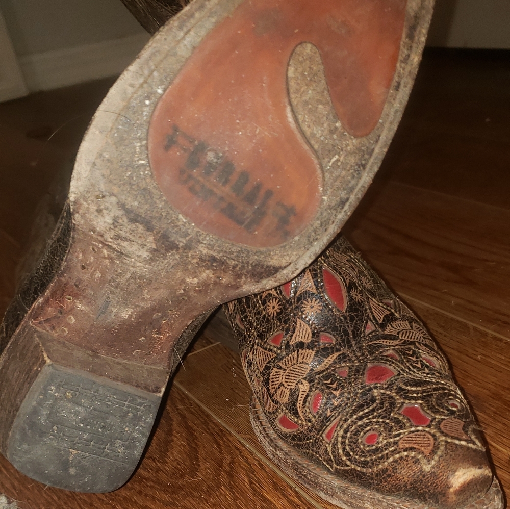 Corral brown and red boots